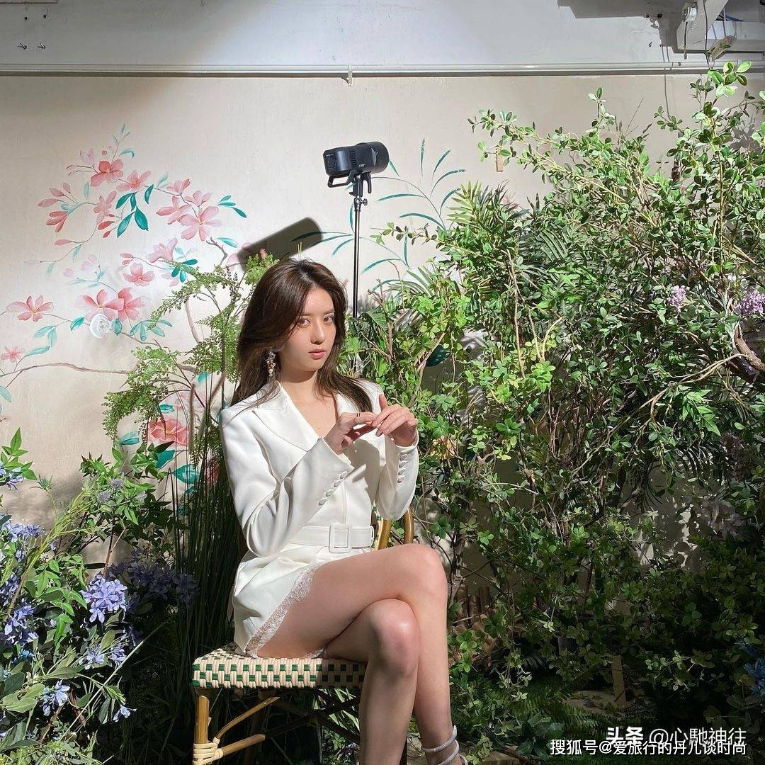 好身材|新加坡大美女李凯馨的时尚穿搭,“高颜值”“好身材”行走的衣架