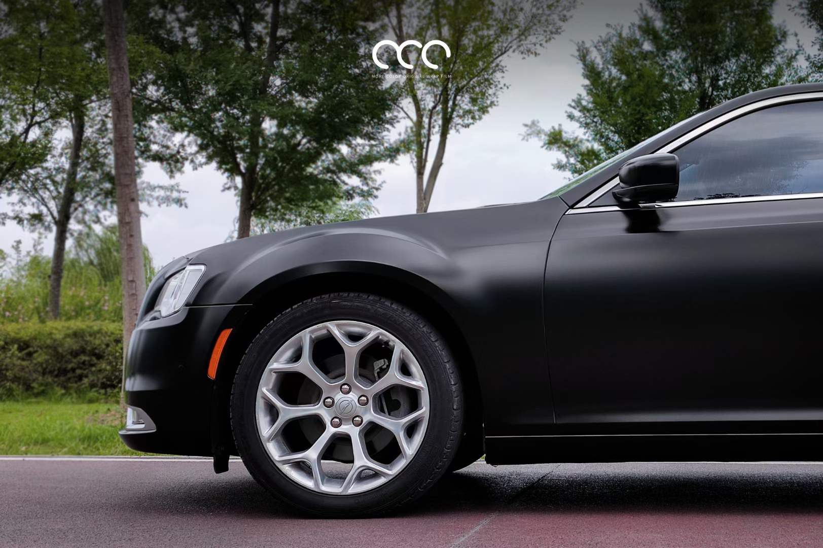 克莱斯勒300c贴膜漫彩改色膜电光金属黑