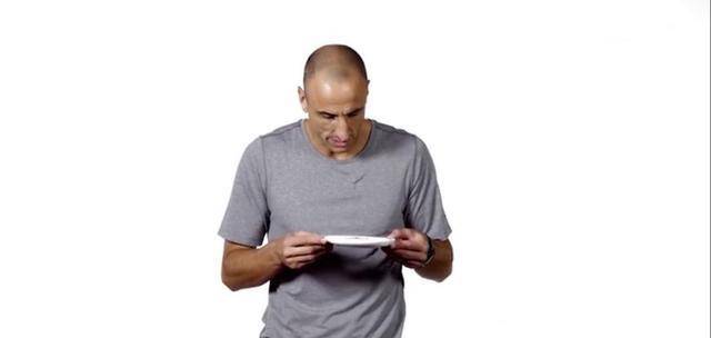 美食|NBA吃货遇上中国美食：马努给6款零食评分，字母弟一人吃9桶泡面