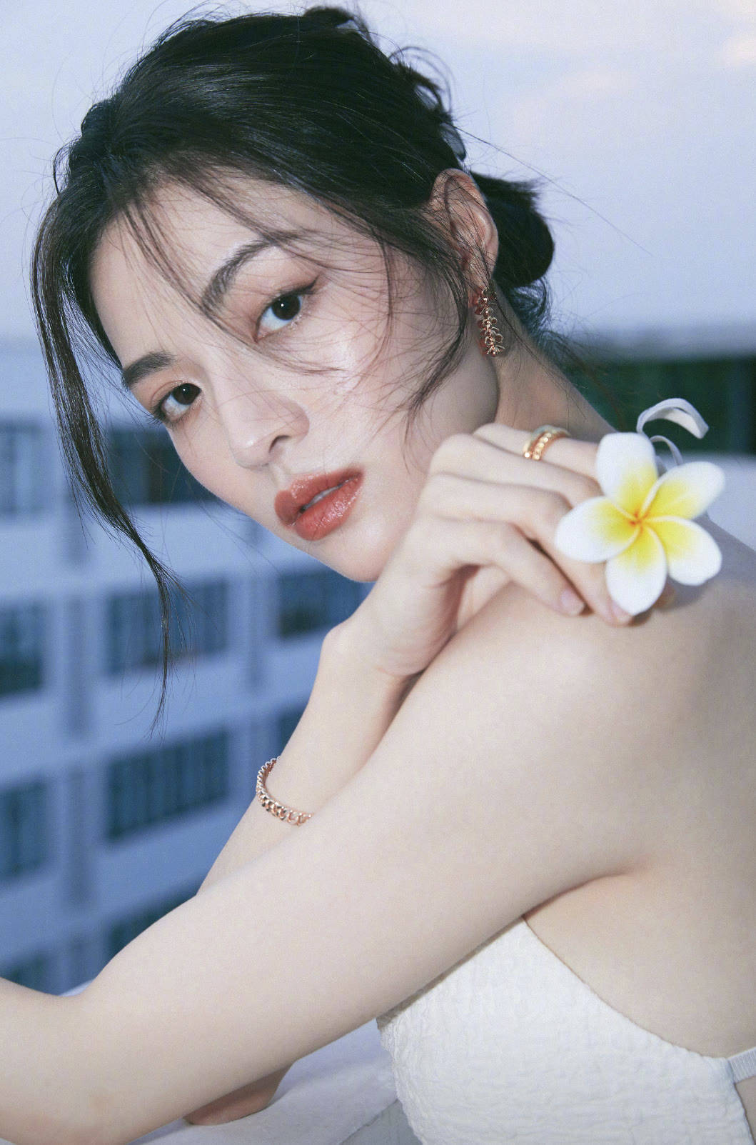 设计|当钟楚曦杨采钰同穿系带长裙，终于明白身材与“骨相”哪个更重要