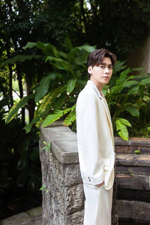 宝藏|李易峰怎么可以这么帅呢，穿搭也很好看，真是人间宝藏啊
