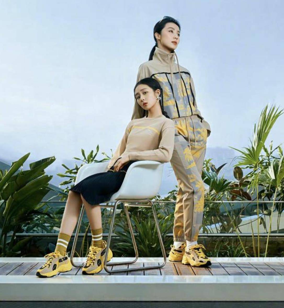 身材|孙莉带女儿拍时尚封面，多多长到快跟妈妈高，开始散发成熟柔和美