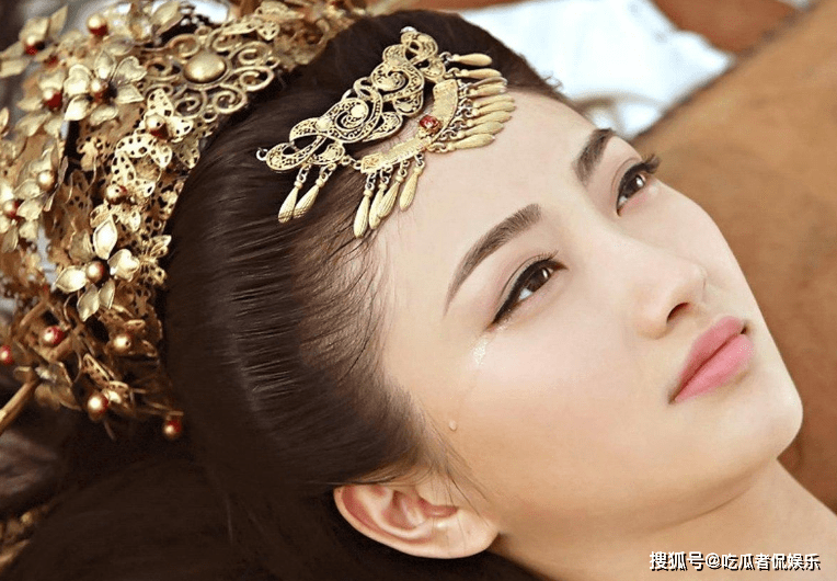 女人心机有多可怕 同样是女扮男装 景甜 张娜拉一秒被看破 她却骗了我们整个童年