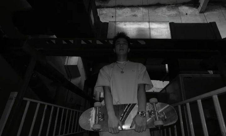 舞台|《说唱听我的2》第三期：双子星首秀，国际语freestyle引发争议？