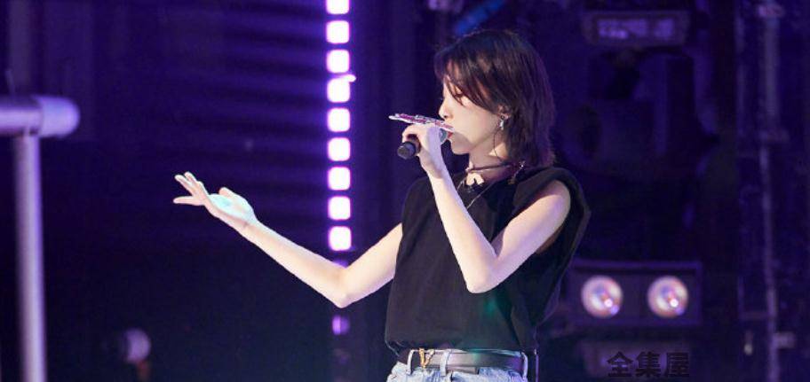 舞台|《爆裂舞台》韩红真实，拥抱单依纯，其余嘉宾都不简单