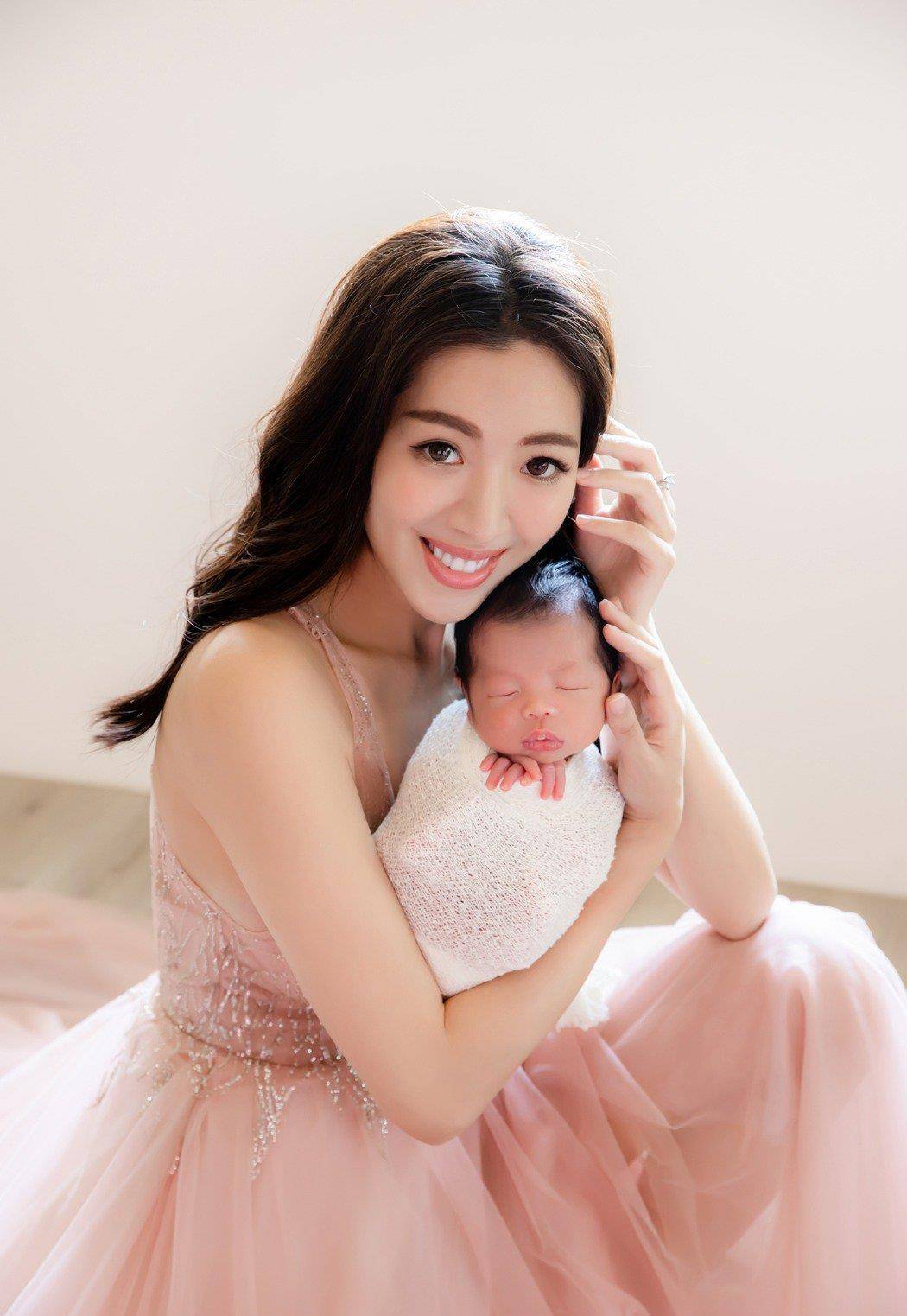 月子|刘伊心自曝坐月子日常，为恢复身体请专家照顾，结婚五年儿女双全