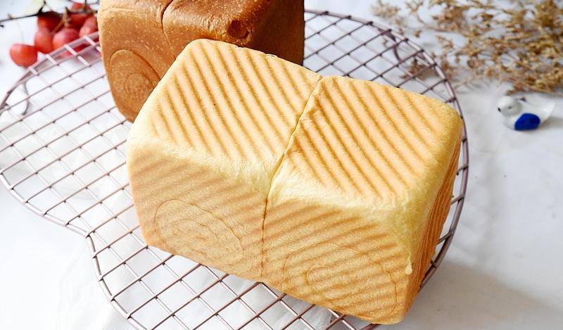 做法|不加黄油不加糖，做出的吐司照样香，特别适合冬天做早餐