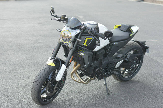 因颜值圈粉为配置心动终被操控折服春风700clx运动版试驾