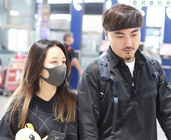 视觉|何洁瘦下来也太好看了，全黑穿搭素颜出门，和男友机场甜蜜秀恩爱