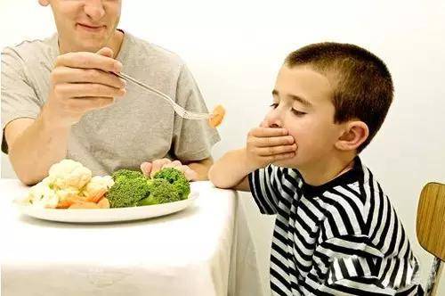 柠檬|为什么正餐时间孩子不愿意吃饭?