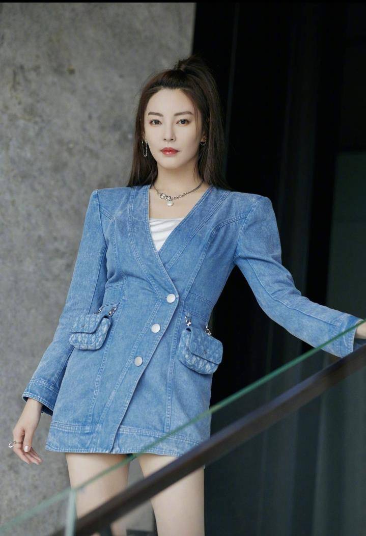 身材|今夏火了“少女感”穿搭款式,T恤+短裤,减龄还好看