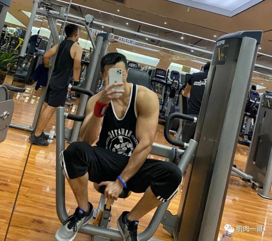 身材|身高190cm体重88公斤，这哥们也太猛了