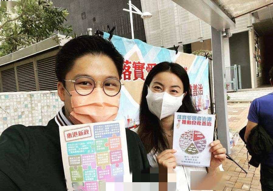 清流|郭晶晶真是阔太清流，参加活动穿白衣蓝裙好朴素，合照显家庭地位