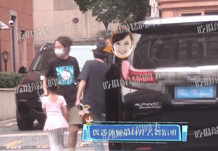时尚|孙俪接儿女放学，戴贝雷帽穿搭时尚，等等高冷小花蹦蹦跳跳很活泼