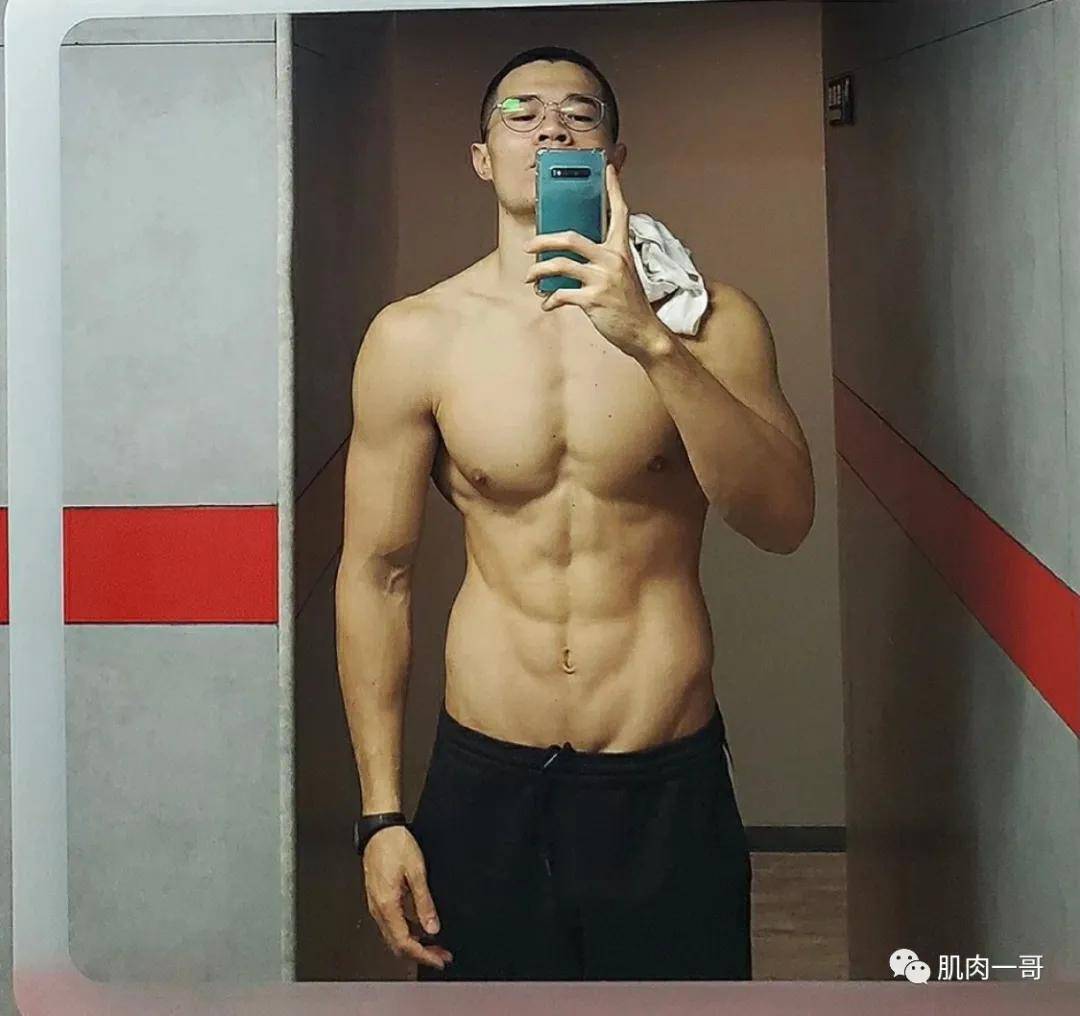 身材|身高190cm体重88公斤，这哥们也太猛了