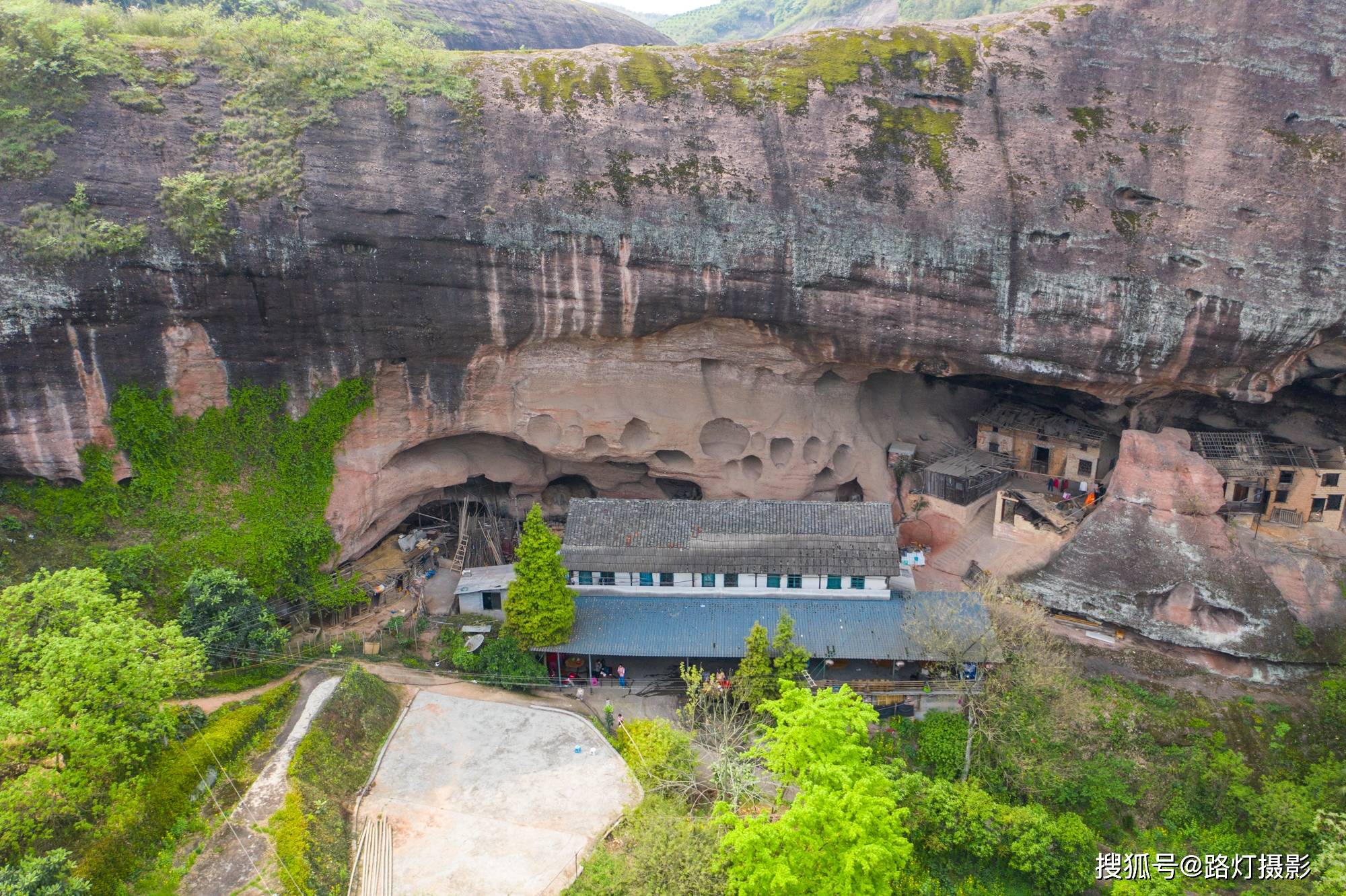 人家|湖南大山发现洞穴人家，一家14代住了200年，过着鲜为人知的生活