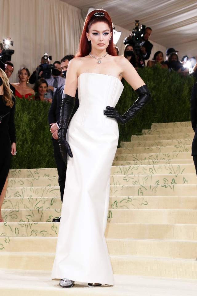 达尔·詹娜|肯豆致敬赫本闪耀Met Gala，金·卡戴珊与侃爷全黑造型让人迷惑