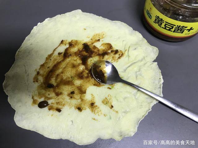 操作|快速做营养鸡蛋饼,不发面不醒面,筷子一搅,10分钟搞定全家早餐