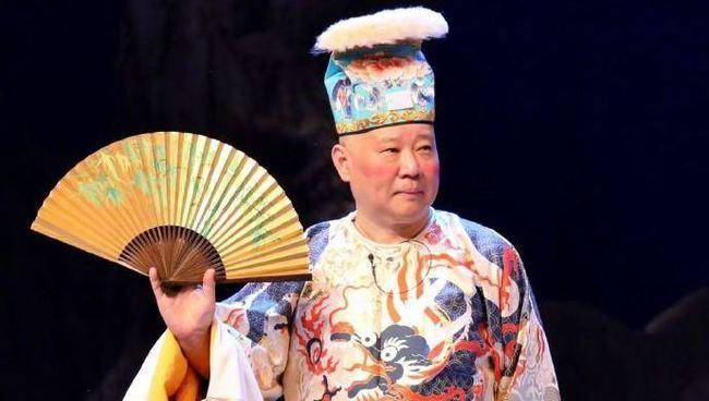 小番|郭德纲的京剧争议太大,其实他不唱京剧,就是拯救京剧了!