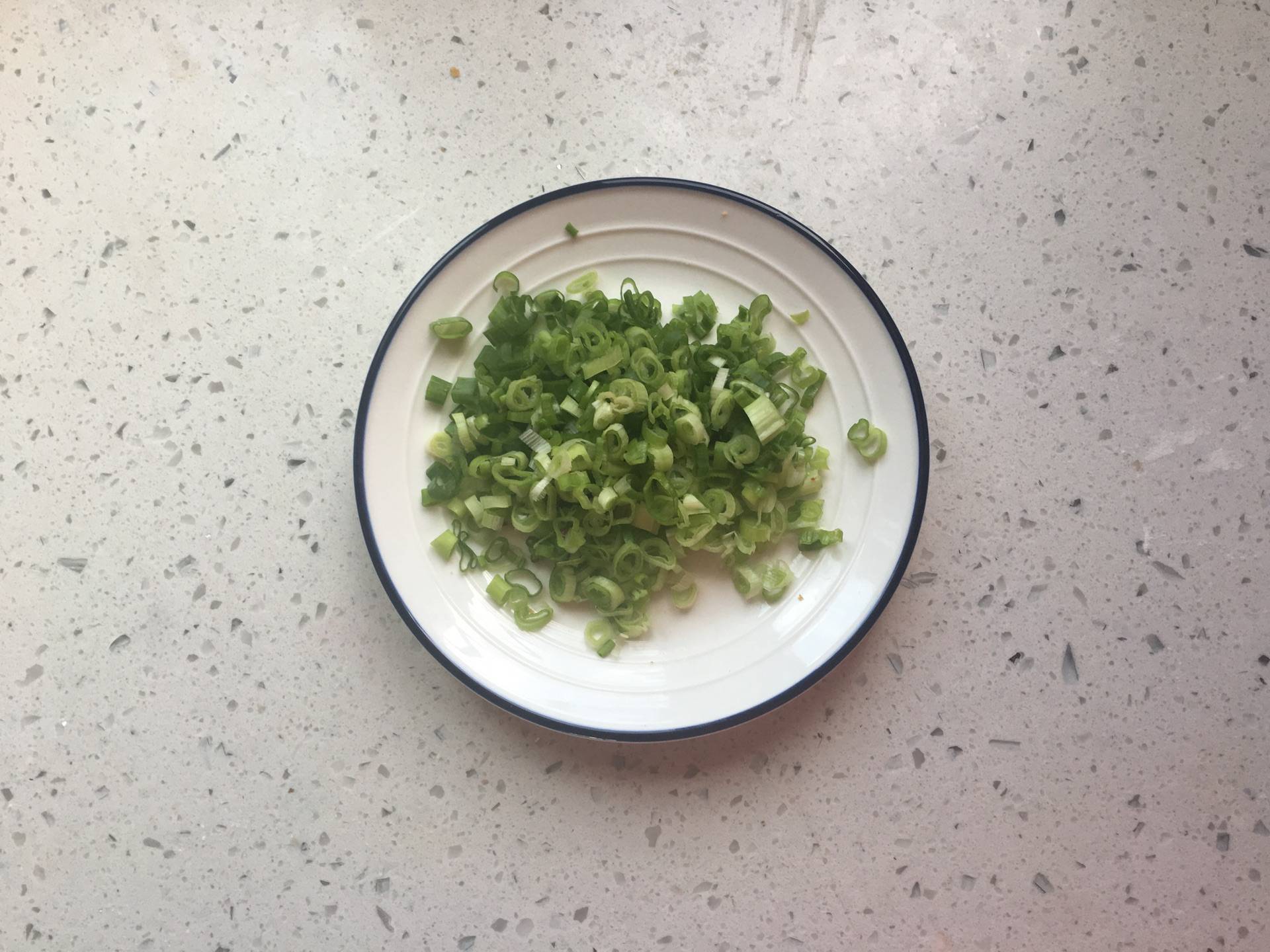 加入适量|2个鸡蛋加一碗面粉，做一份健康好吃的快手早餐，10分钟搞定
