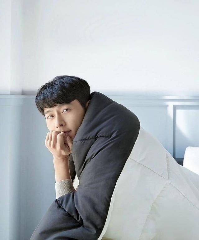 原创玄彬居家慵懒风大片根本个人写真手拿莲蓬头也能这么帅