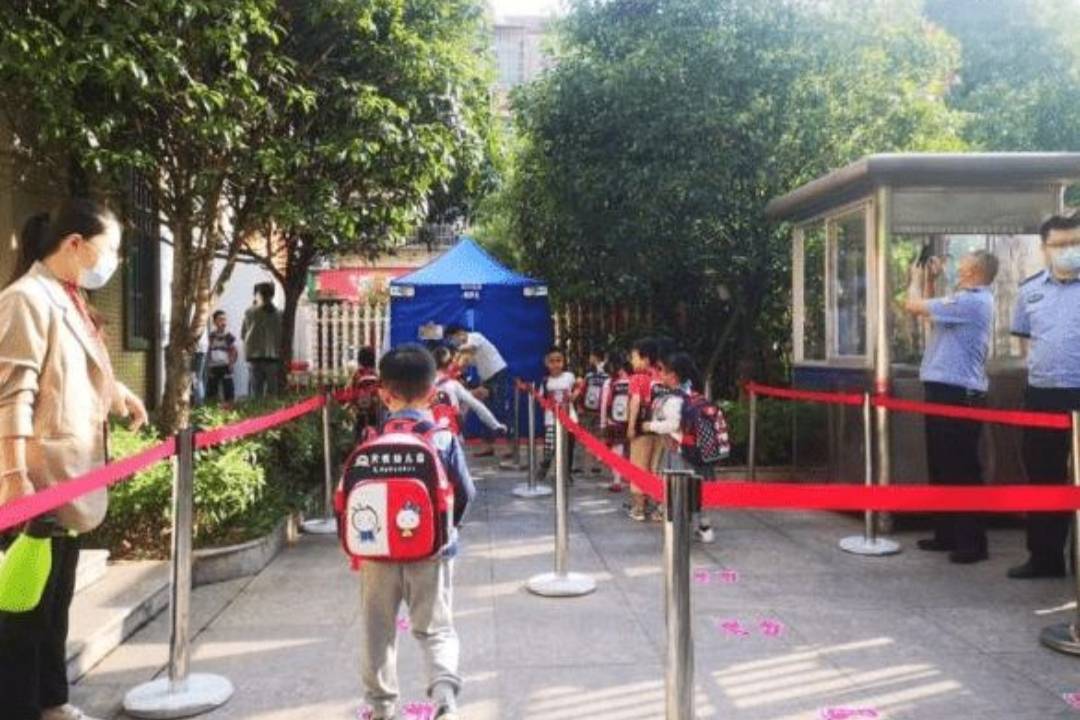 办学|排队抢入学名额已成过去，多地幼儿园开学遇冷，出现“一孩难求”