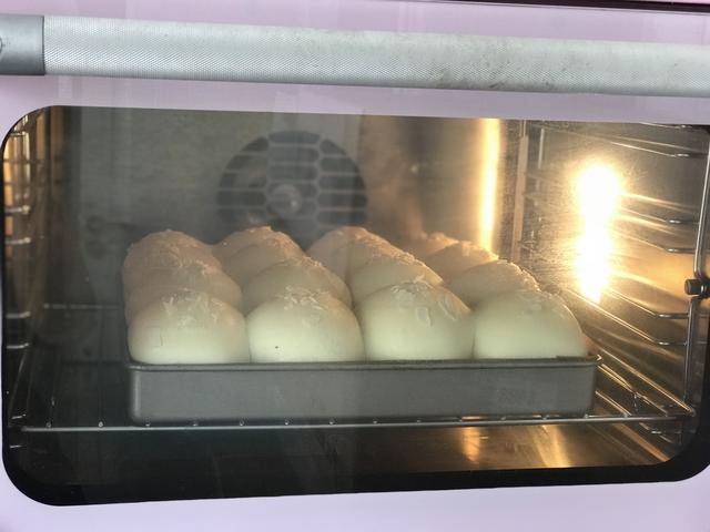 进行|最近超火的面包做法，只需一次发酵，面包蓬松暄软，放3天也不硬