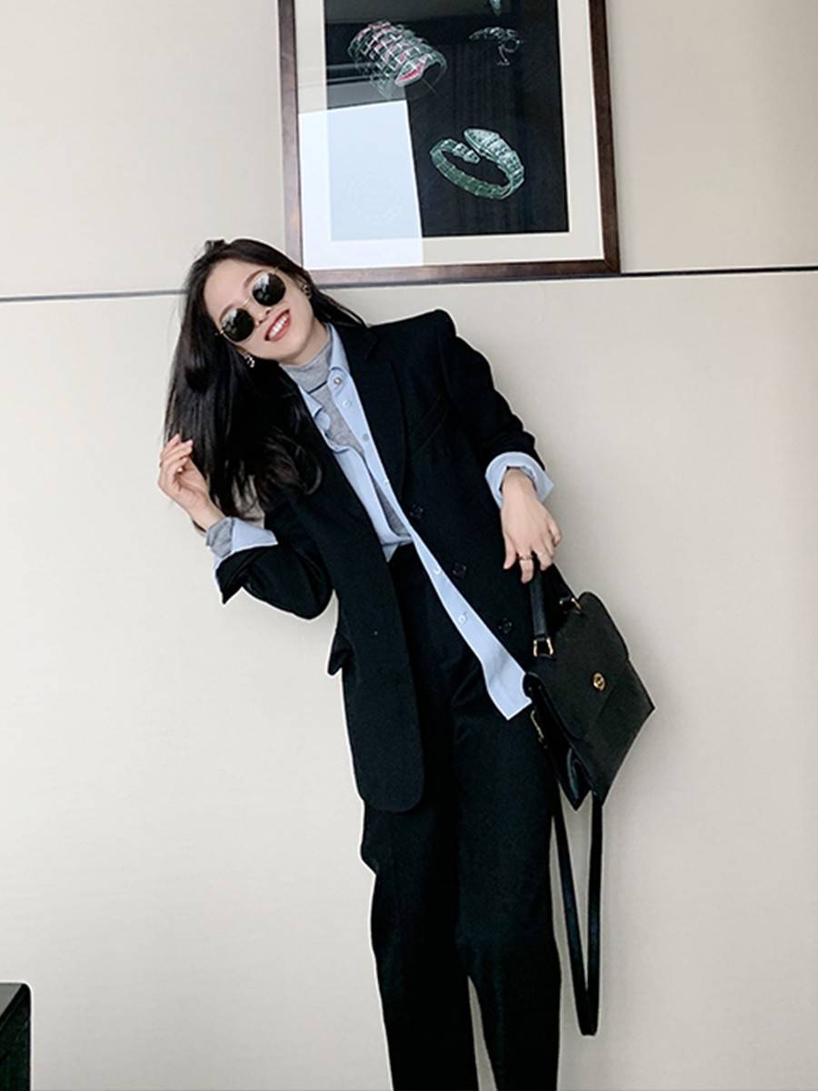 简风|“同色系”的极简风穿搭，这一个秋季，要美得很高级