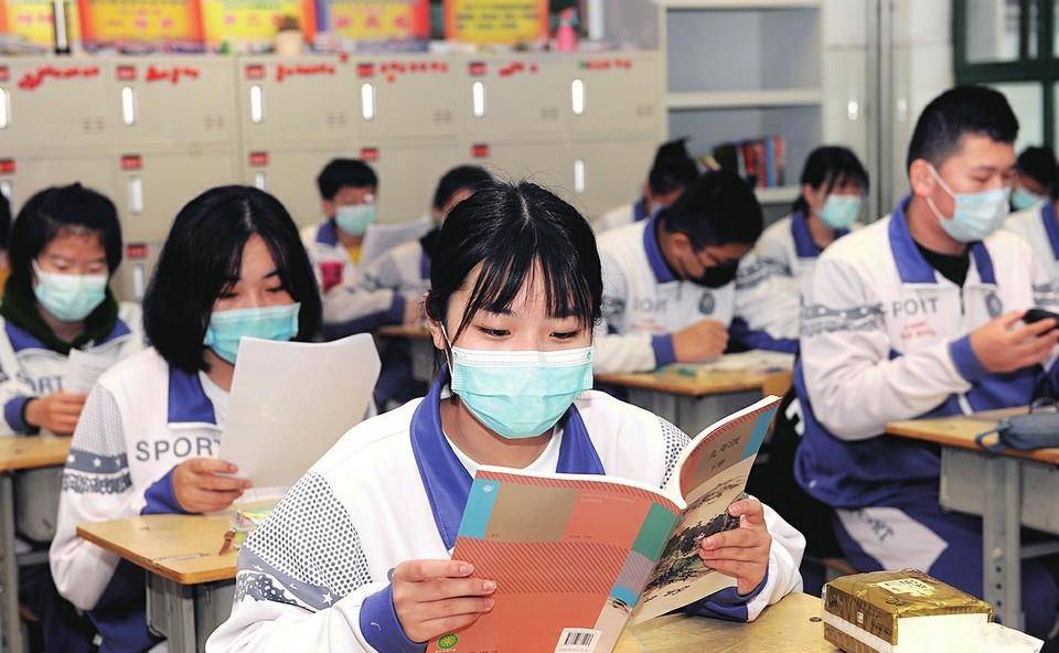 人口|大学教授赵燕菁：惩罚不生孩子的人引发争议，为什么建议早就业？