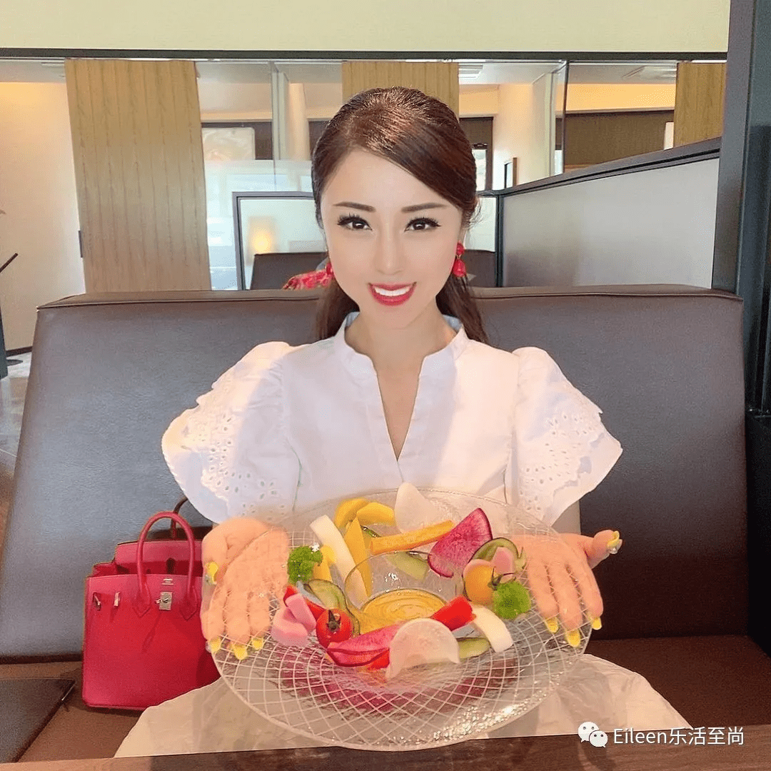 日元|租房存爱马仕？带15亿逛街的浮夸富婆究竟什么来头？