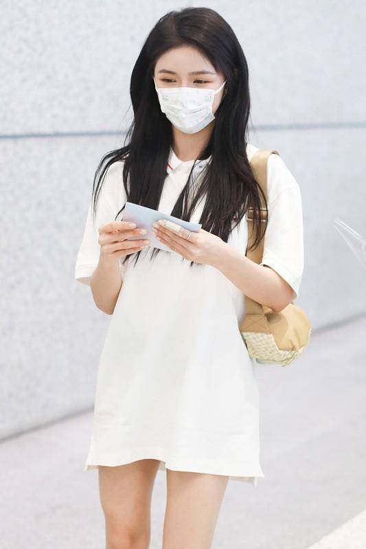 蔡卓希|蔡卓希看不出离过婚，穿黑裙好妩媚，但“苍蝇腿睫毛”好减分
