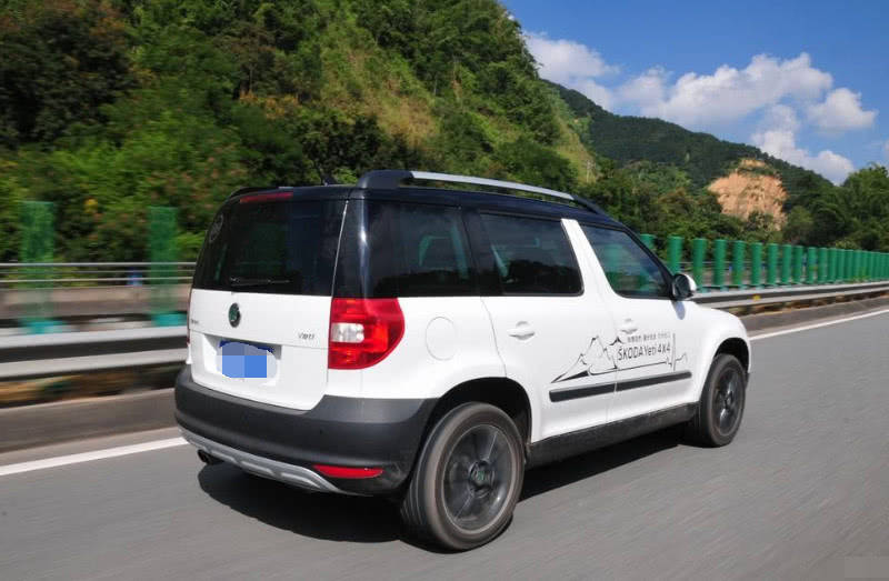 高速suv和轿车哪个多 189c93037d1643efa3b8031871286297.jpeg