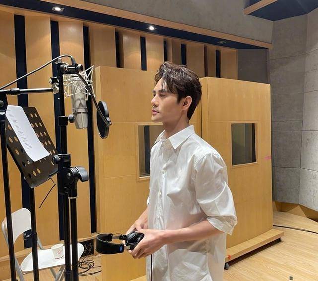 于和伟|于和伟斩获白玉兰最佳男主，但为什么会说，黄轩和王凯虽败犹荣？？