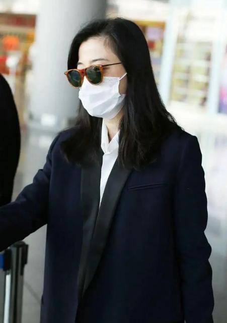 大衣|梅婷穿大衣戴墨镜拎包，超美时尚穿搭！