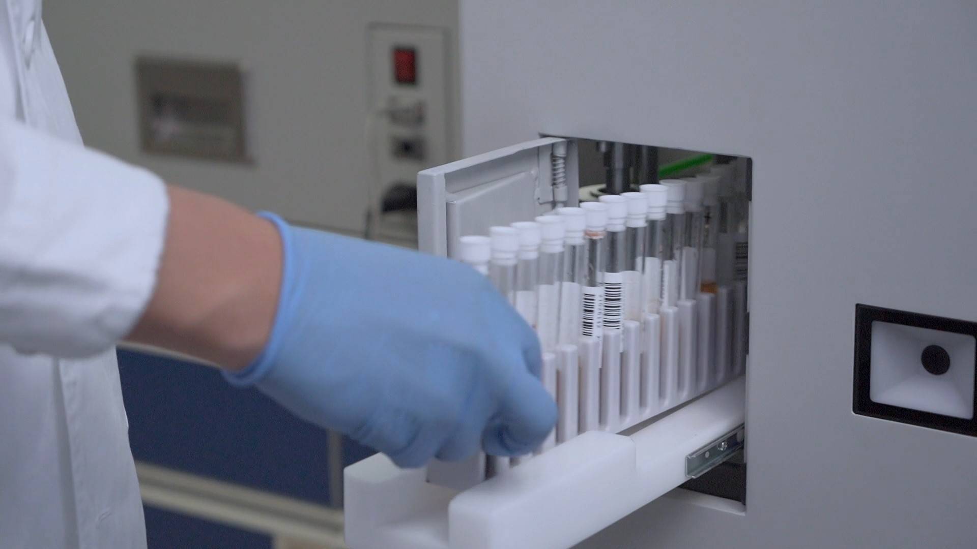 血样出库仅需5秒 海尔生物智慧血样管理场景首发