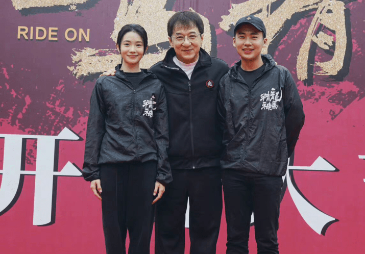 电影|成龙新电影开机，与郭麒麟刘浩存梦幻联动，致敬龙虎武师