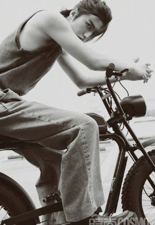 作为一个|蔡徐坤全新杂志曝光，首次挑战硬汉风格，这个风格hold住了吗