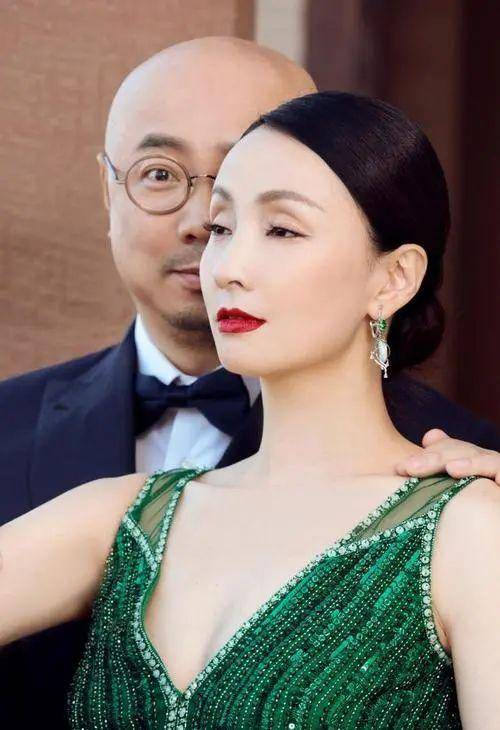 电影|这部“国庆巨制”卖点不是全明星阵容，而是中国人珍视的共同记忆？