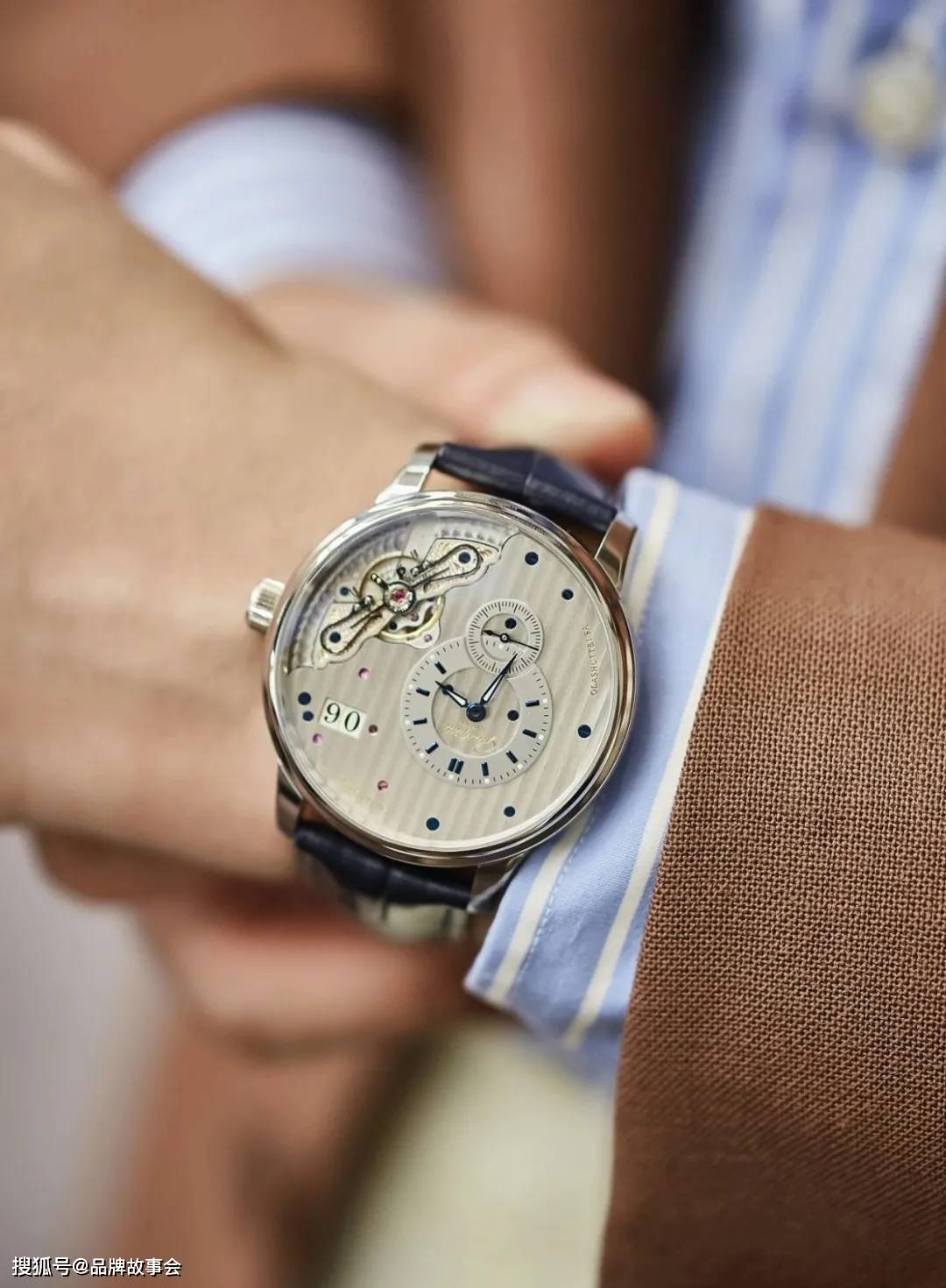 �ںϾ�����Ħ��,�����߽������յ�ԭ���ڳɶ���ʱ��֮��