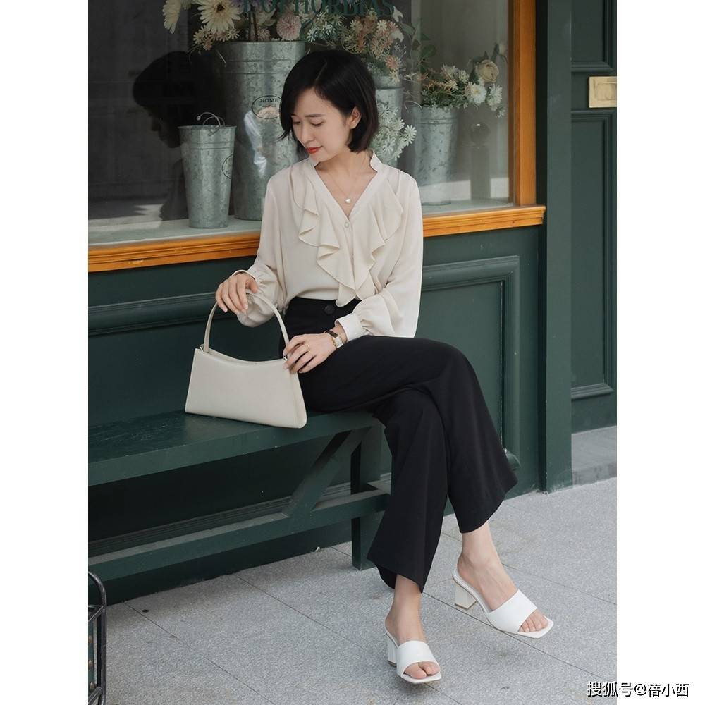 服装|女人过了40岁尽量少穿花俏衣服，试试这些极简衬衫，时髦显气质