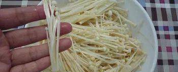 做法|金针菇的新吃法,做法简单,营养美味,也可以当零食吃哦!