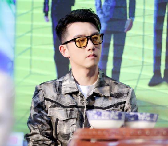 黄旭熙|郑恺原来是这么胖的?《奔跑吧9》济南见面会曝出增肥秘诀!