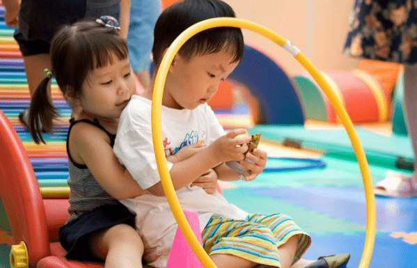 家长|教育局发通知，幼儿园离园时间将不早于17:30，解决家长接娃难题