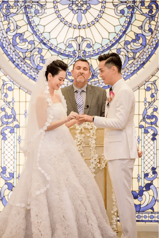 只有爱你的人才会有 戚薇李承铉婚礼照片曝光 结婚7年甜蜜恩爱 成跨国模范夫妻 深圳智慧资讯网