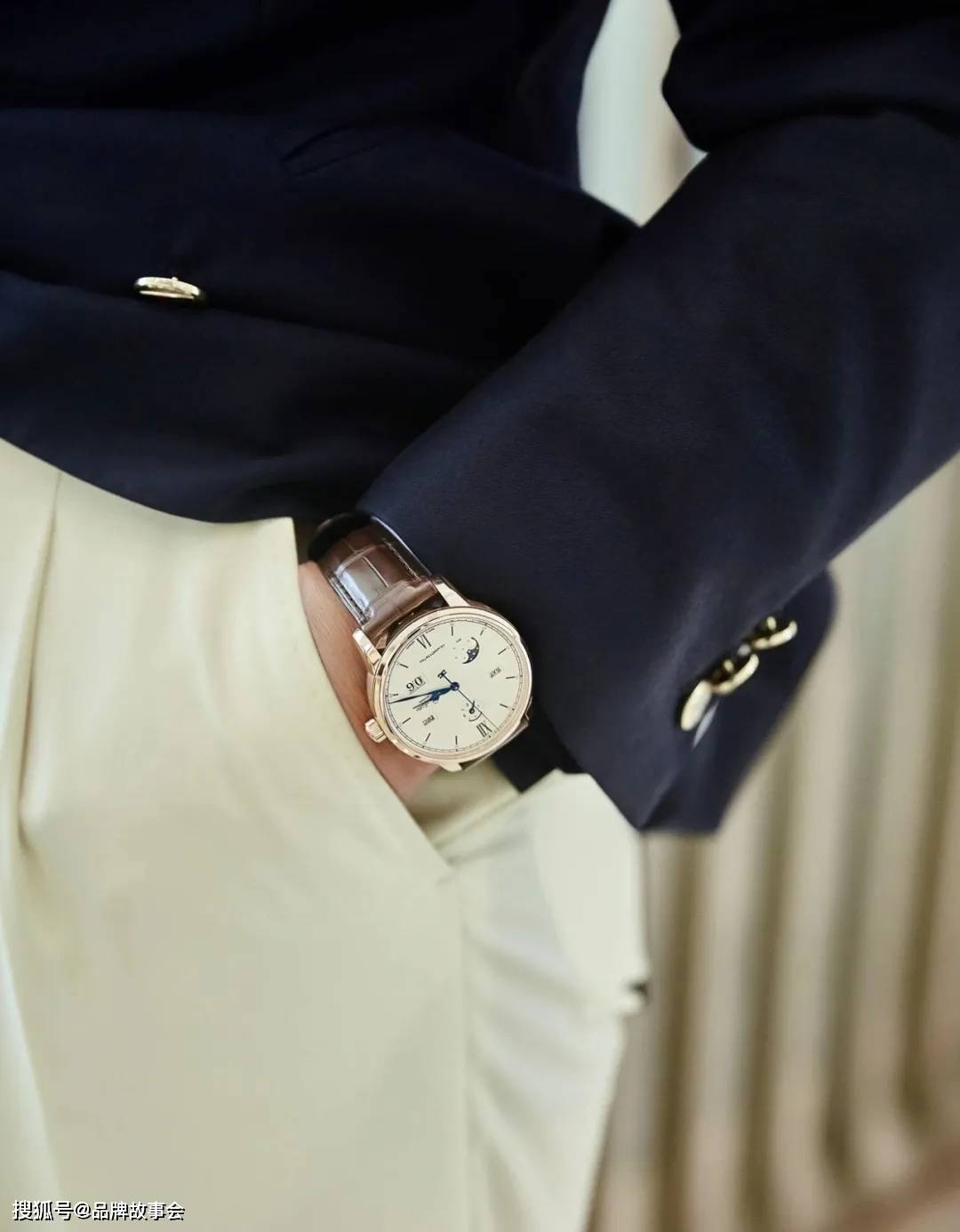 �ںϾ�����Ħ��,�����߽������յ�ԭ���ڳɶ���ʱ��֮��