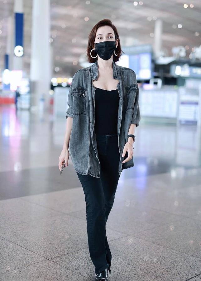 韩庚|卢靖姗五官真立体,顶着素颜和韩庚出门也不在乎,但假胯宽真明显