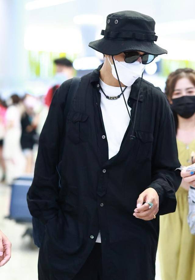 感觉|陈坤的搭配挺简单的,可是一般人穿不出这气质,松垮却不邋遢