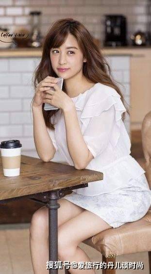 颜色|美女模特的时尚穿搭，5种颜色搭配搞定，您也能做得到呢