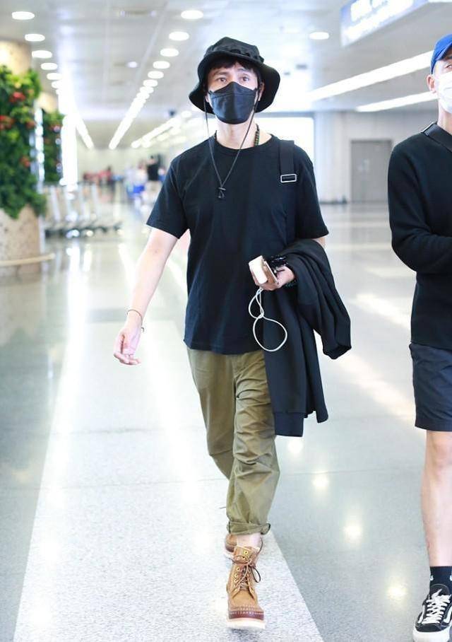 感觉|陈坤的搭配挺简单的,可是一般人穿不出这气质,松垮却不邋遢