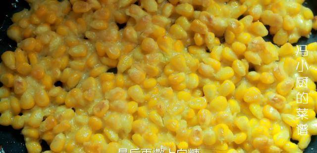 做法|懒人早餐，1根玉米1个鸡蛋简单一搅，金黄酥脆，大人小孩都爱吃